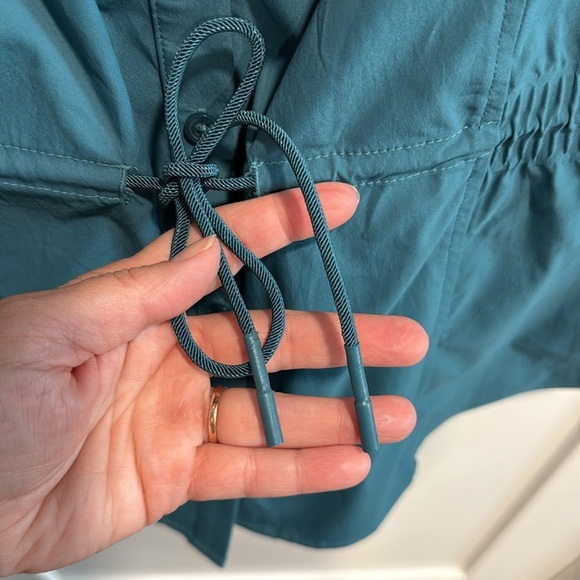 Athleta Levitate Poplin Tank Size Small Teal EUC - Picture 10 of 10